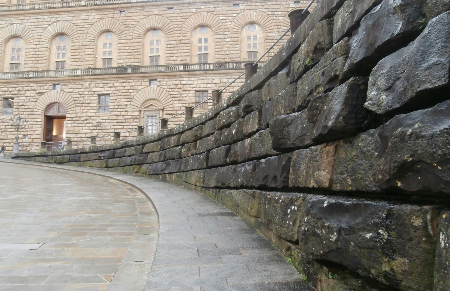 Rondò meridione, Palazzo Pitti
