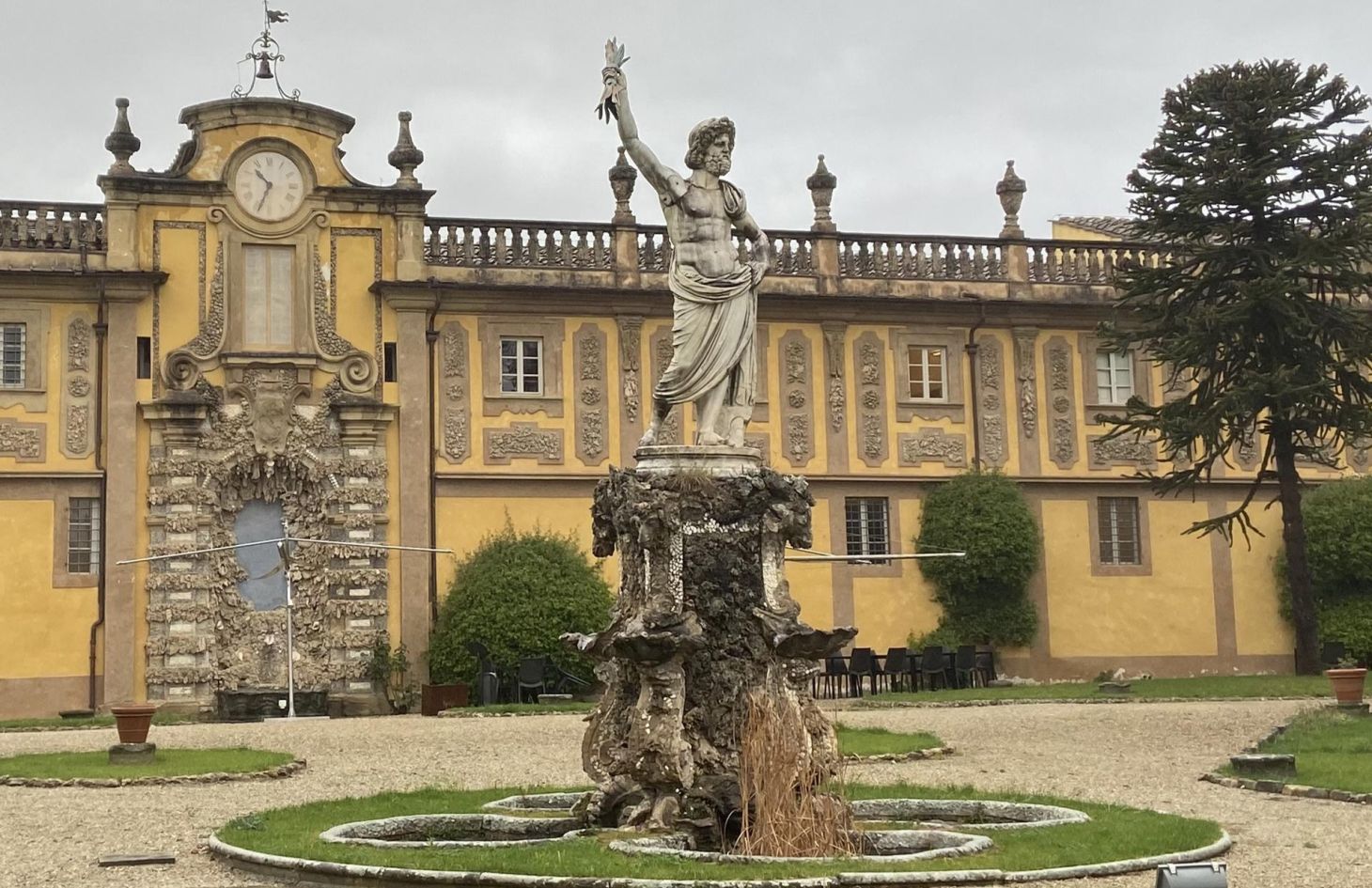 Fontana e statua del Giove Fulminante - Villa Salviati, Firenze