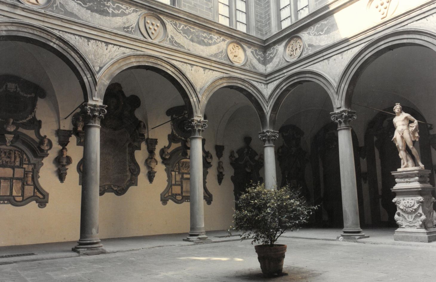 Cortile di Michelozzo, Palazzo Medici Riccardi